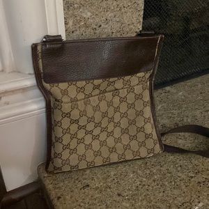 Authentic Gucci Crossbody bag! The best everyday purse